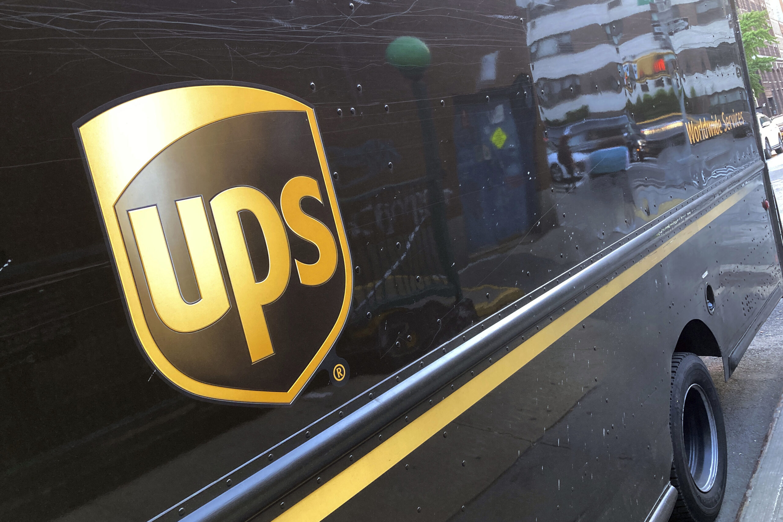 UPS to cut 12,000 jobs to save $1 billion in costs