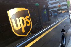 Teamsters bash UPS over buyout offers for drivers
