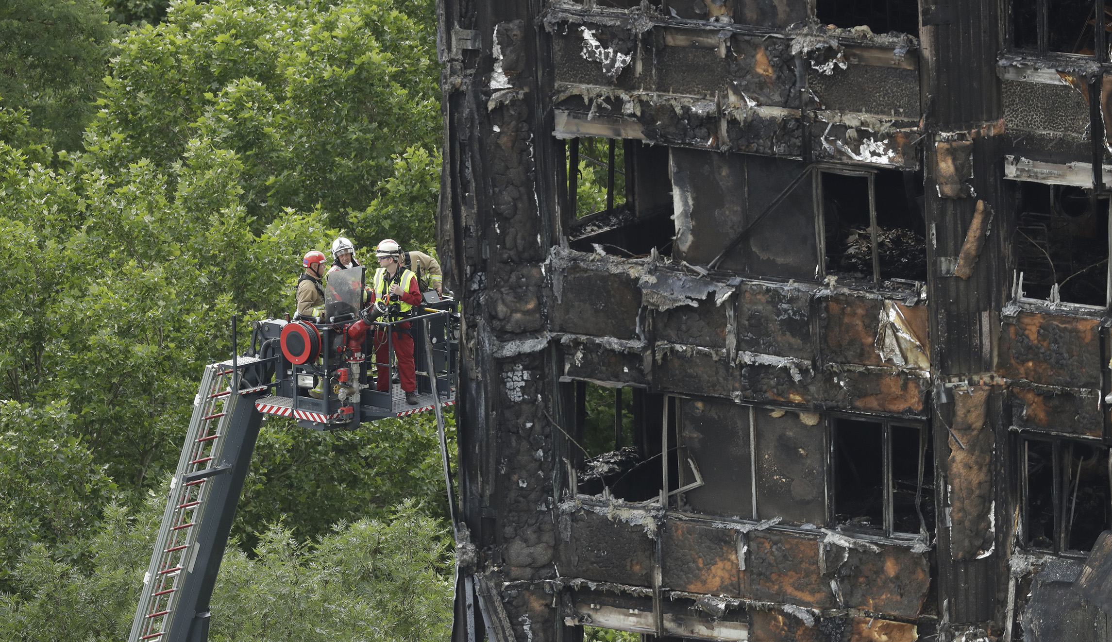 Police: 30 dead in London apartment fire