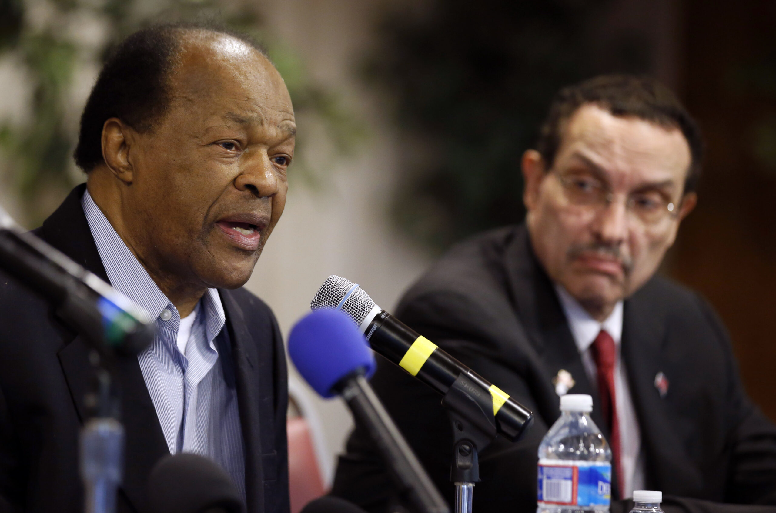 Marion Barry endorses DC mayor amid federal probe