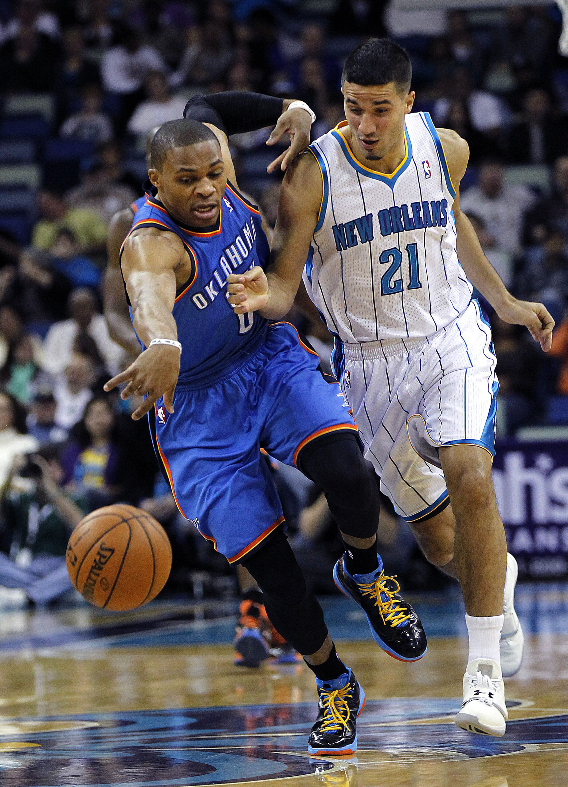 Thunder blow past Hornets, 100-79