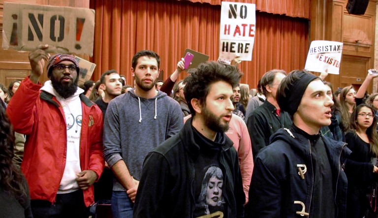 Middlebury College student government threatens to dissolve unless students get to veto campus speakers