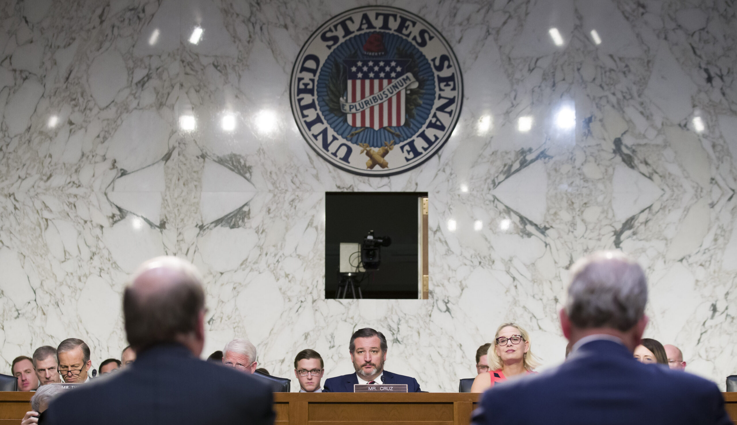 Senators: FAA handling of 737 MAX rattles fliers' confidence