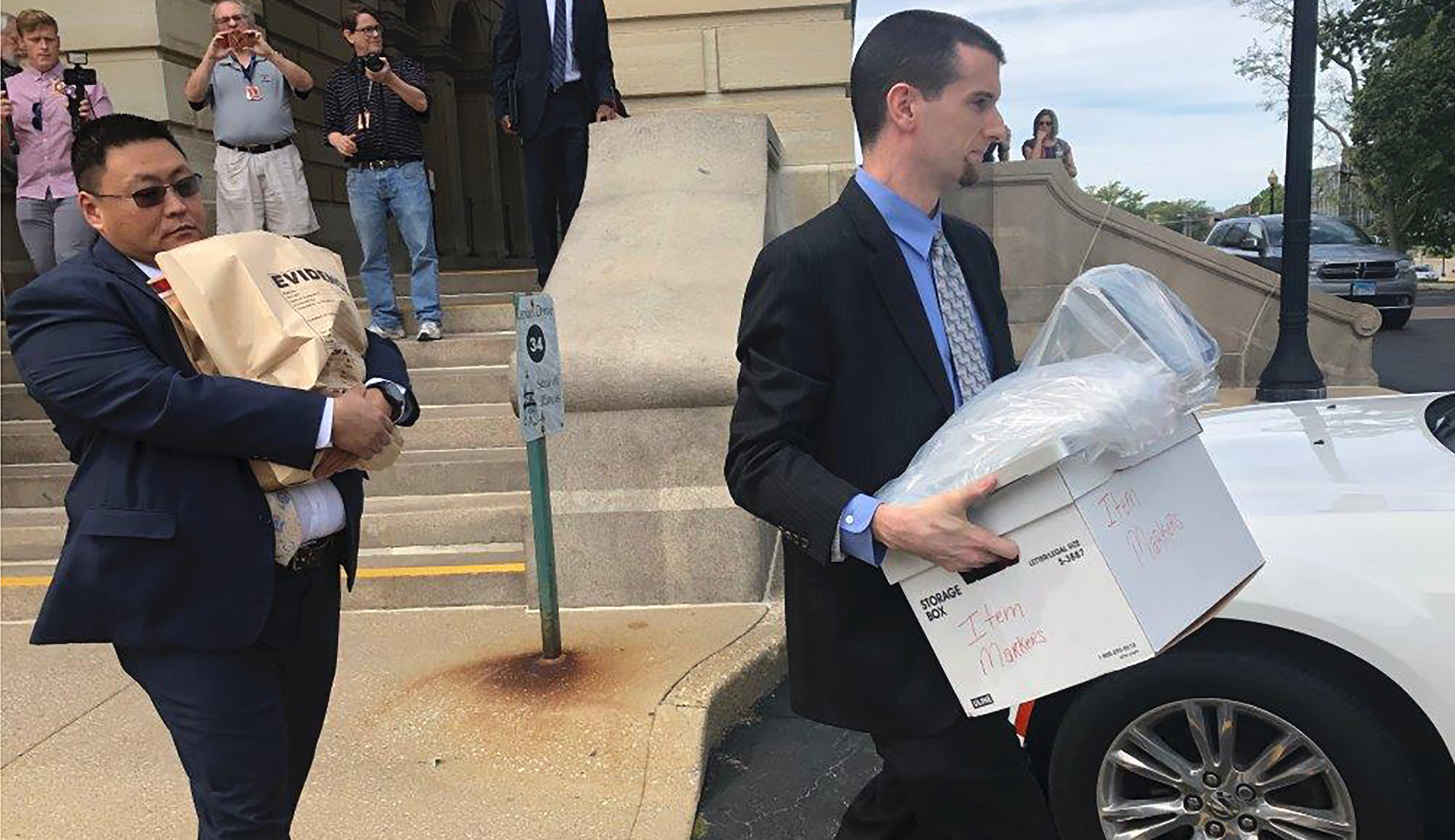 Democratic state senator resigns amid FBI bribery investigation