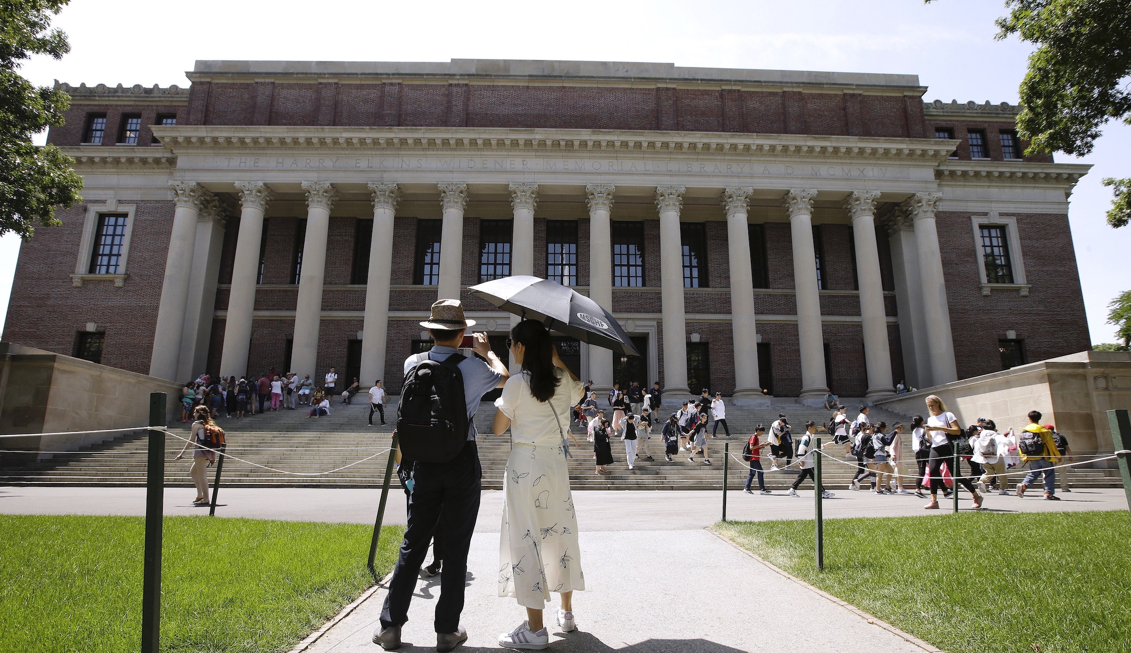 Harvard student government votes to condemn campus newspaper for asking ICE for comment