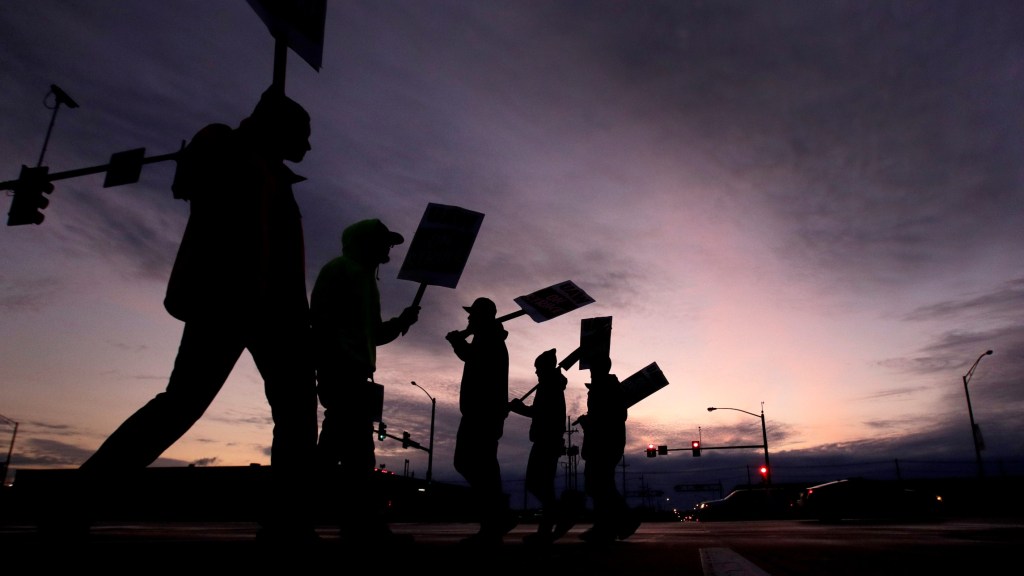 Conservatives, embrace Big Labor at your peril