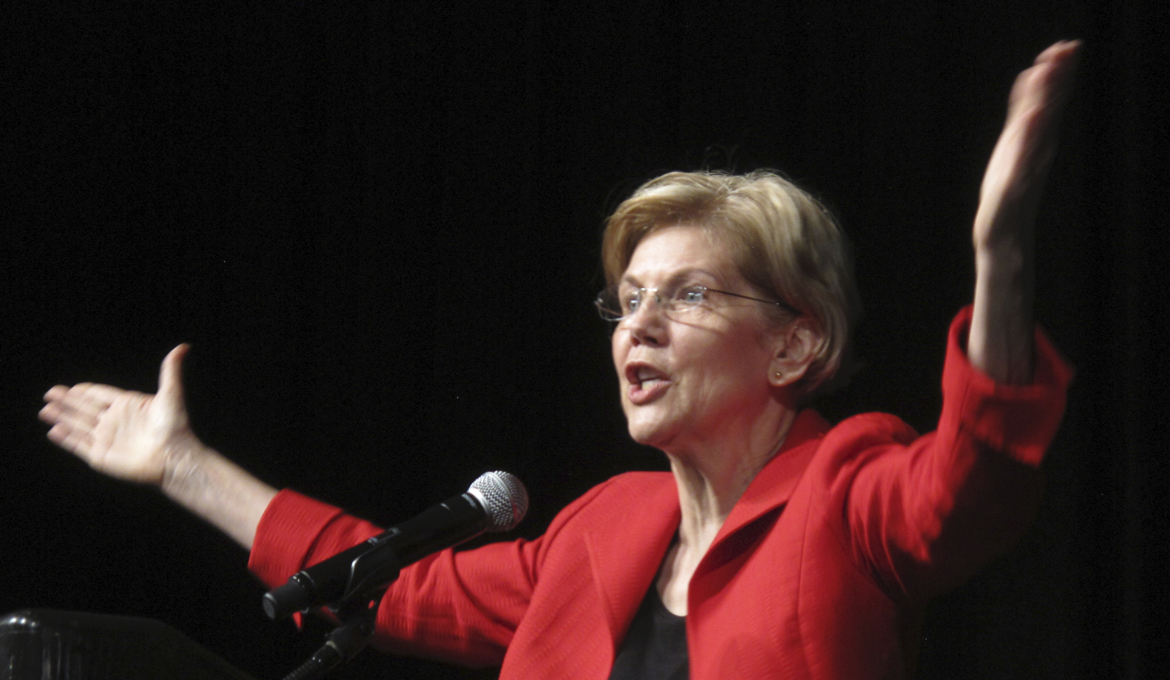 Elizabeth Warren tells emotional wife of detained immigrant she's 'open to suspending deportations'