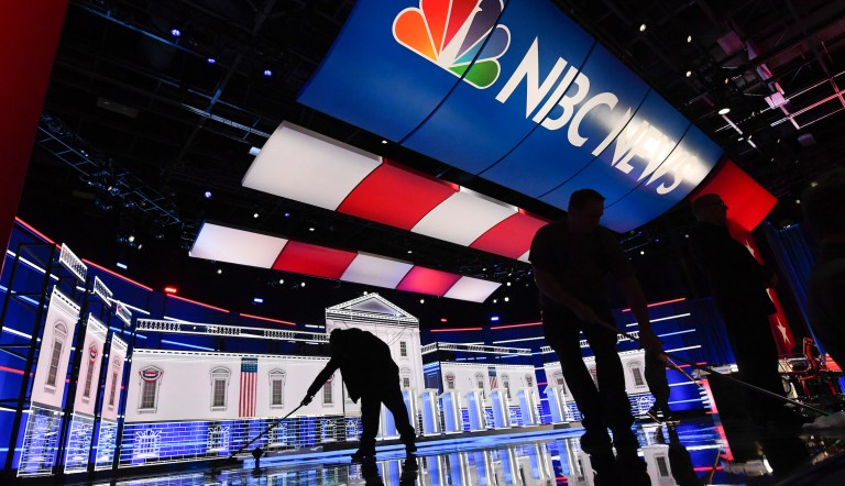Elizabeth Warren bombs Democratic debate's first question