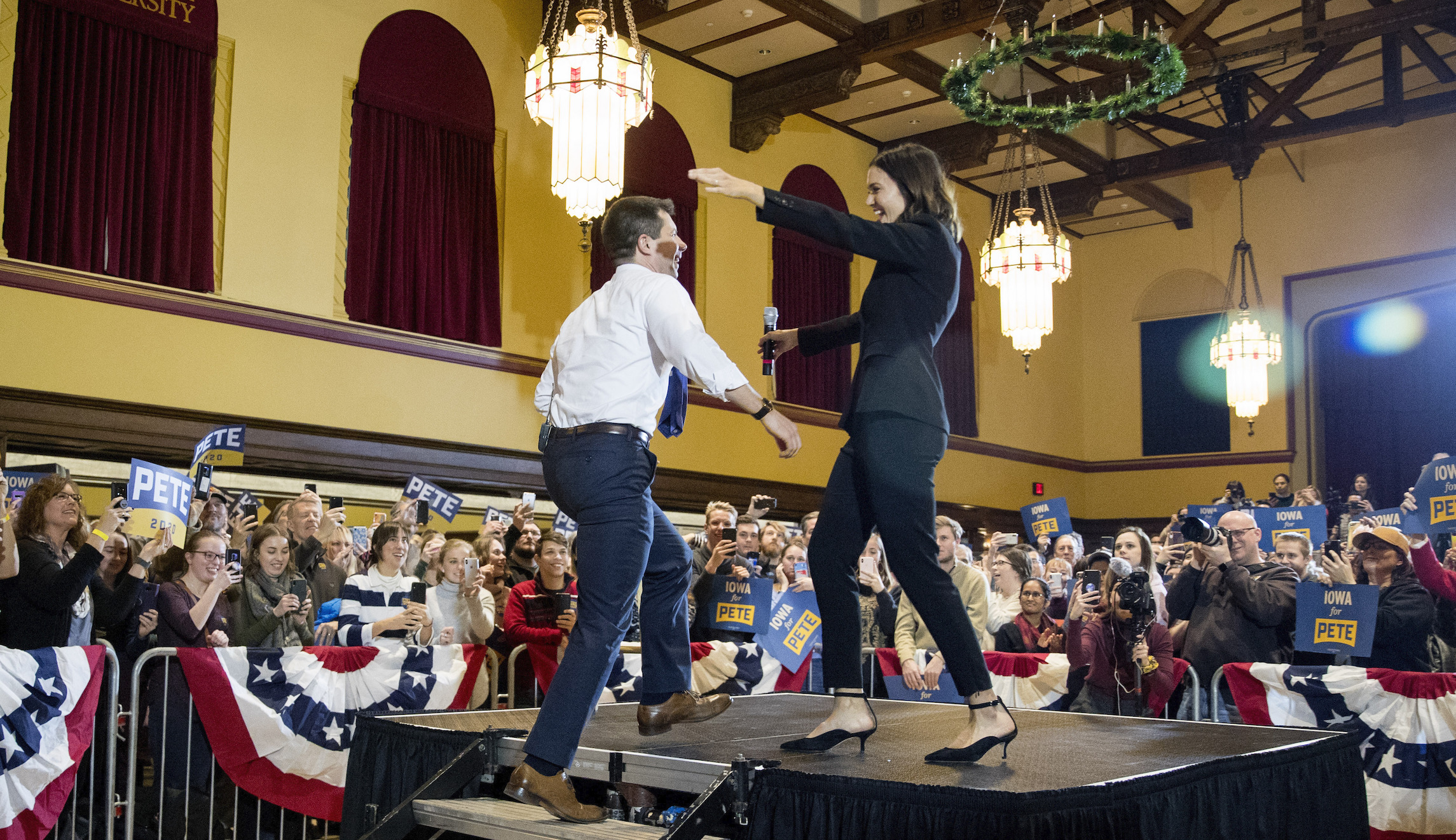 Which Democratic presidential candidate has the best celebrity endorsements?