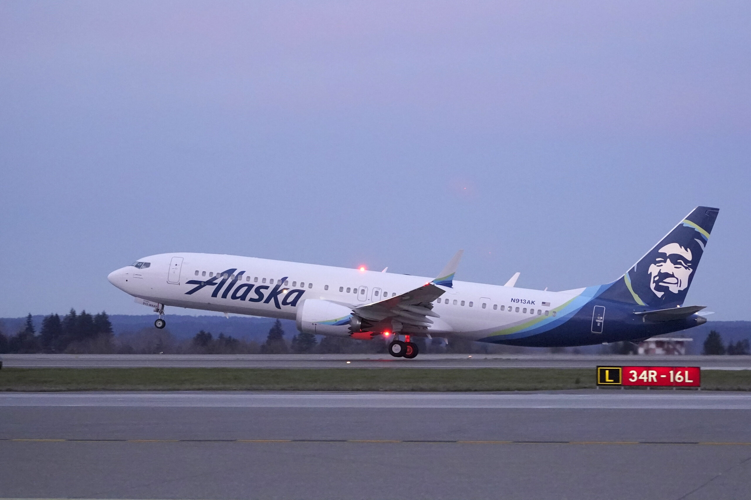 Alaska Airlines flight makes emergency return to Portland after losing window