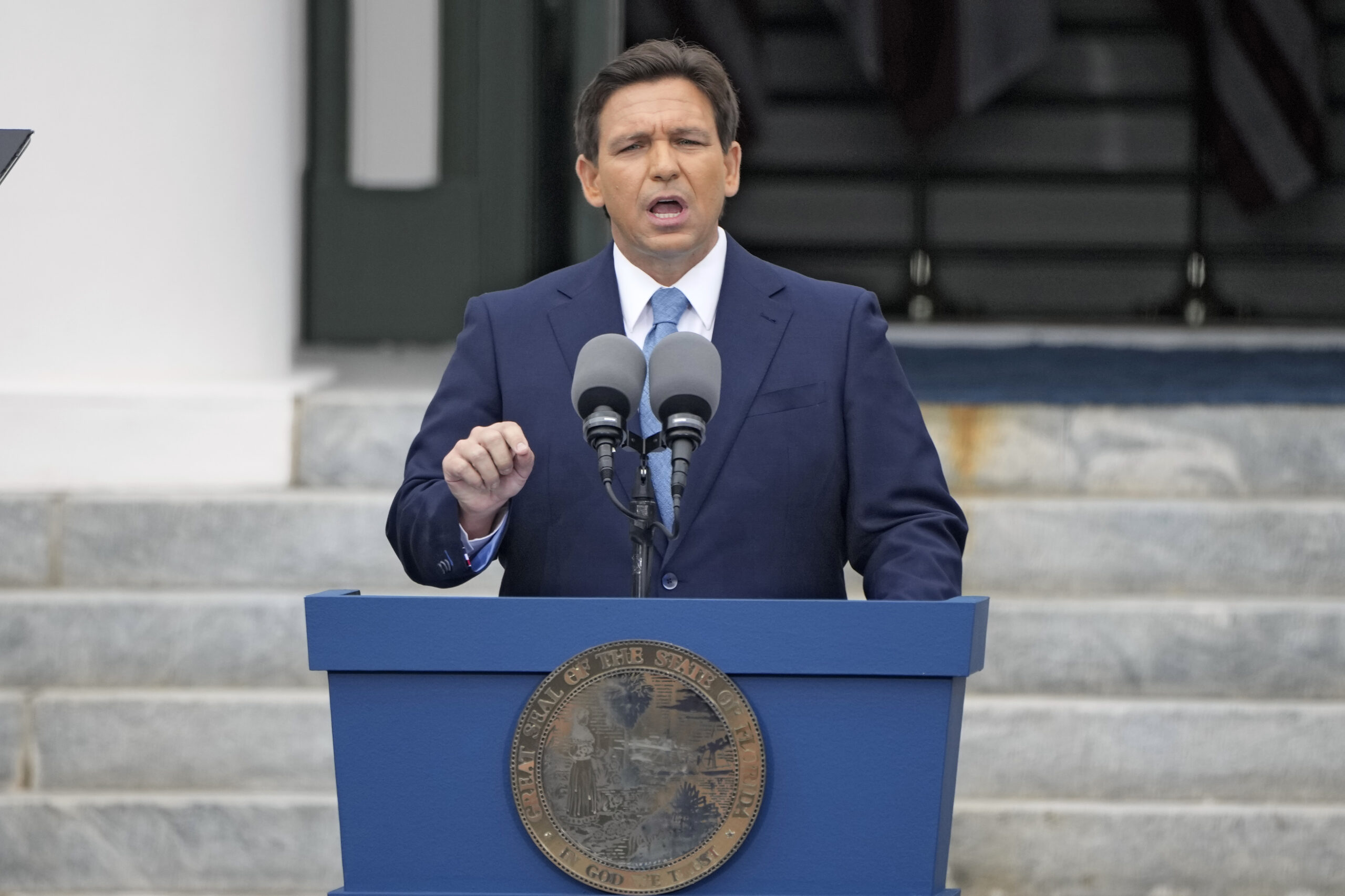 DeSantis takes shot at ‘floundering federal government’ after being sworn in for second term