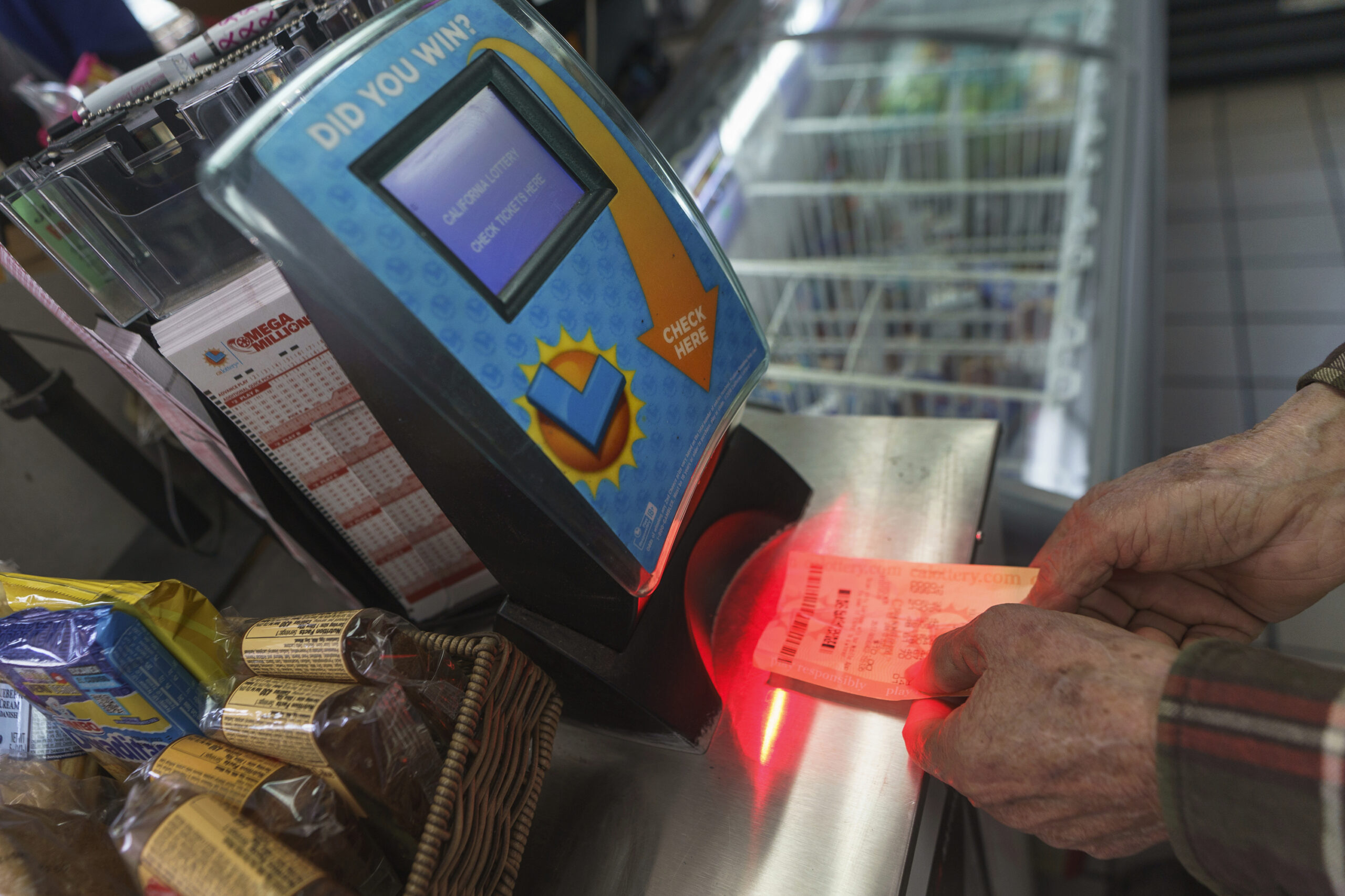 Powerball jackpot ticks to $810 million for New Year’s Day drawing