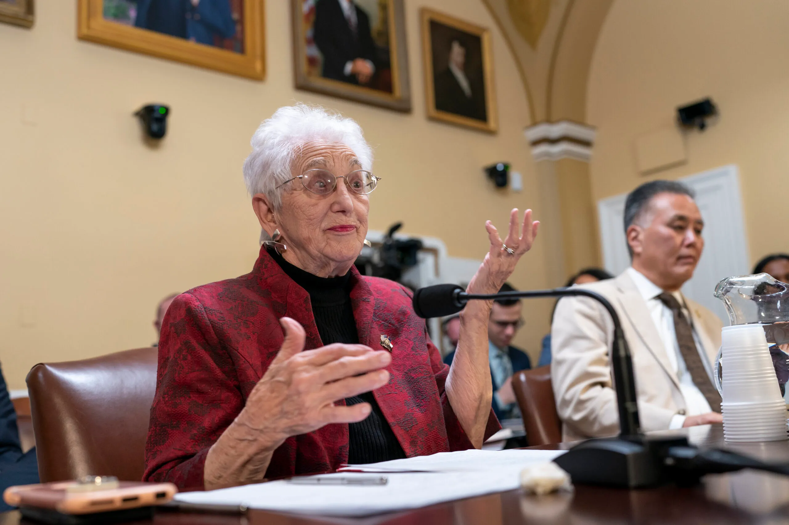 Bipartisan legislation to mandate healthcare cost transparency passes House committee