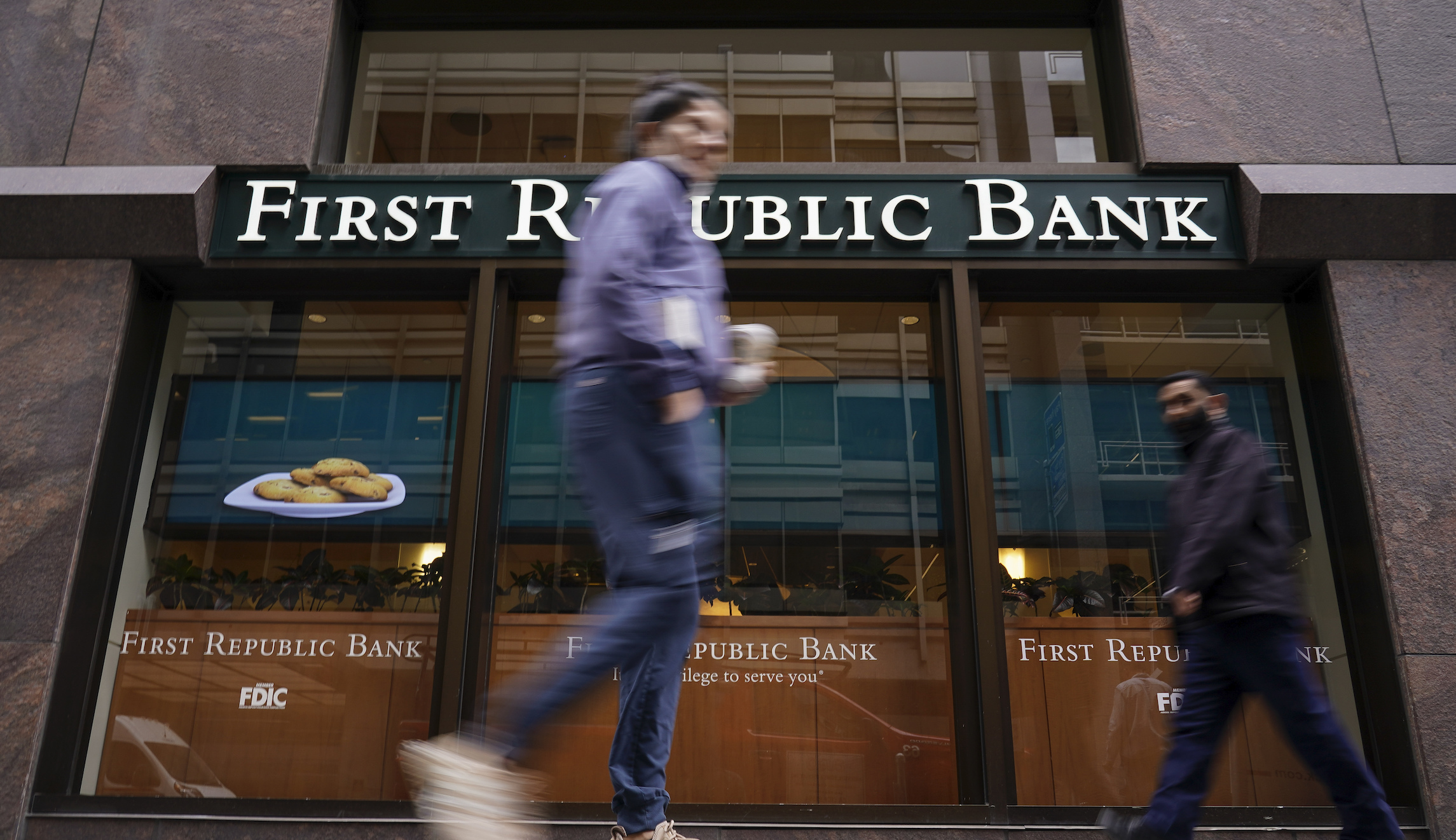 A new Fed report holds a clue on why banks are collapsing