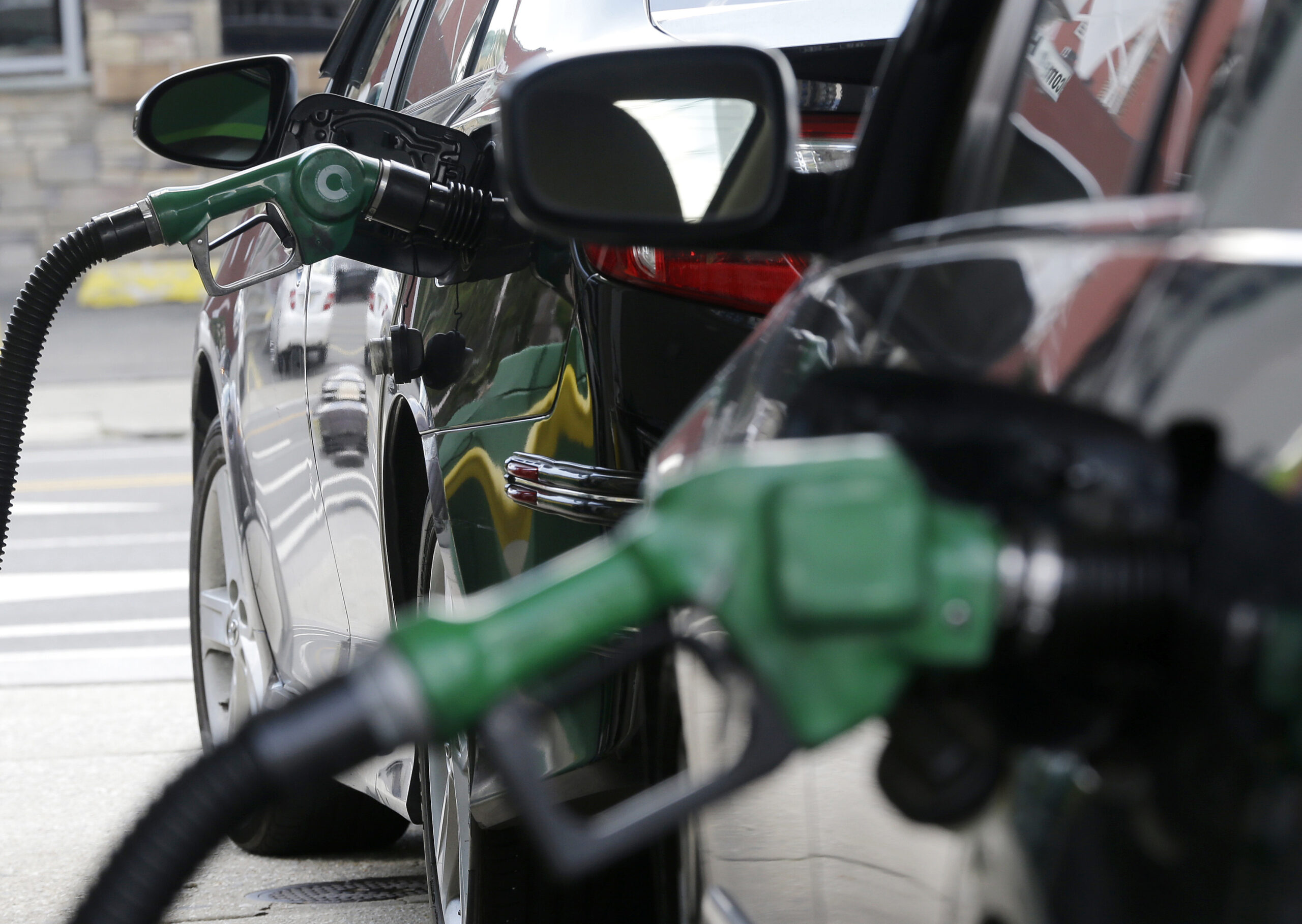 Gas prices dipping in early Christmas gift to drivers