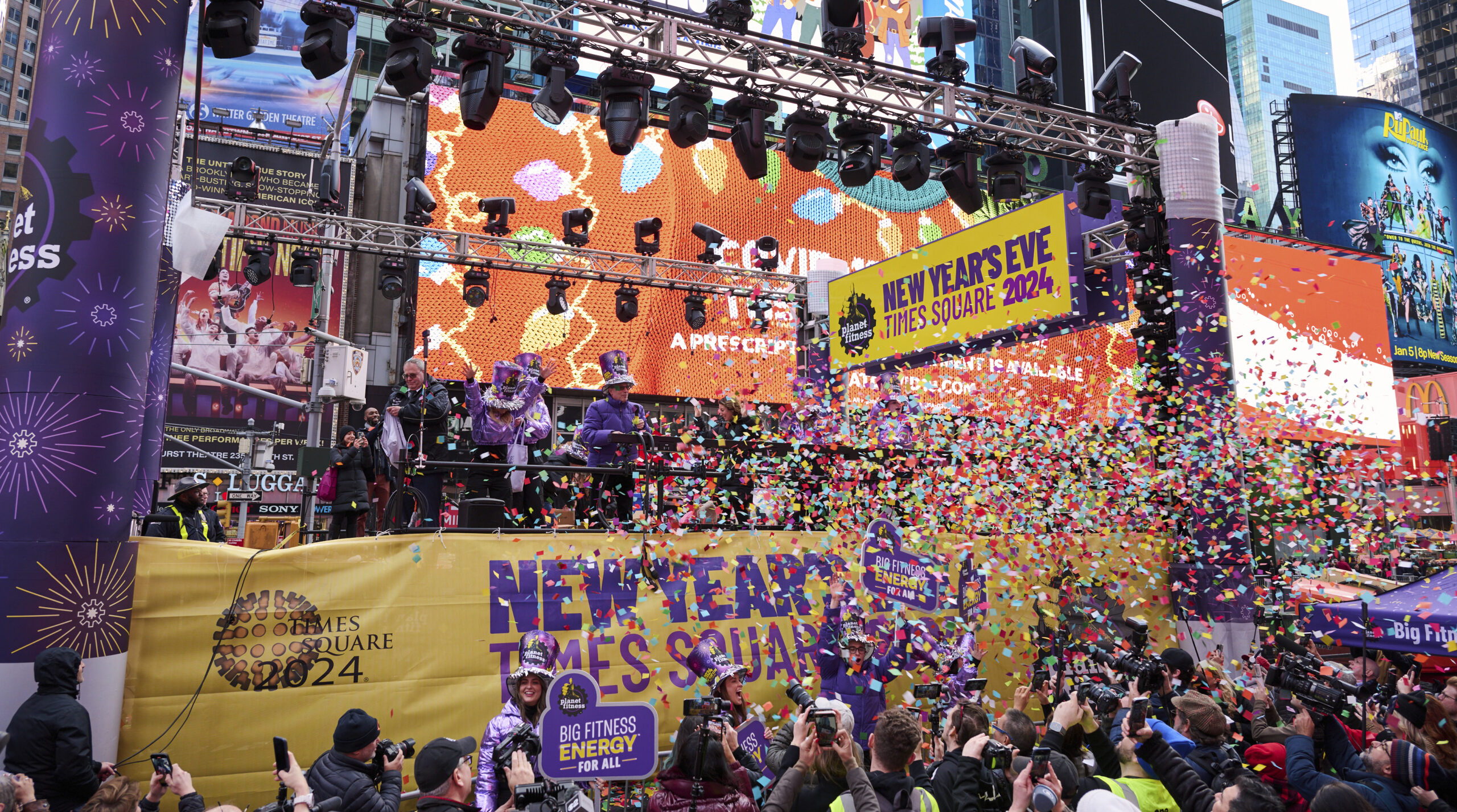 2023 Planet Fitness New Year's Eve Confetti Test