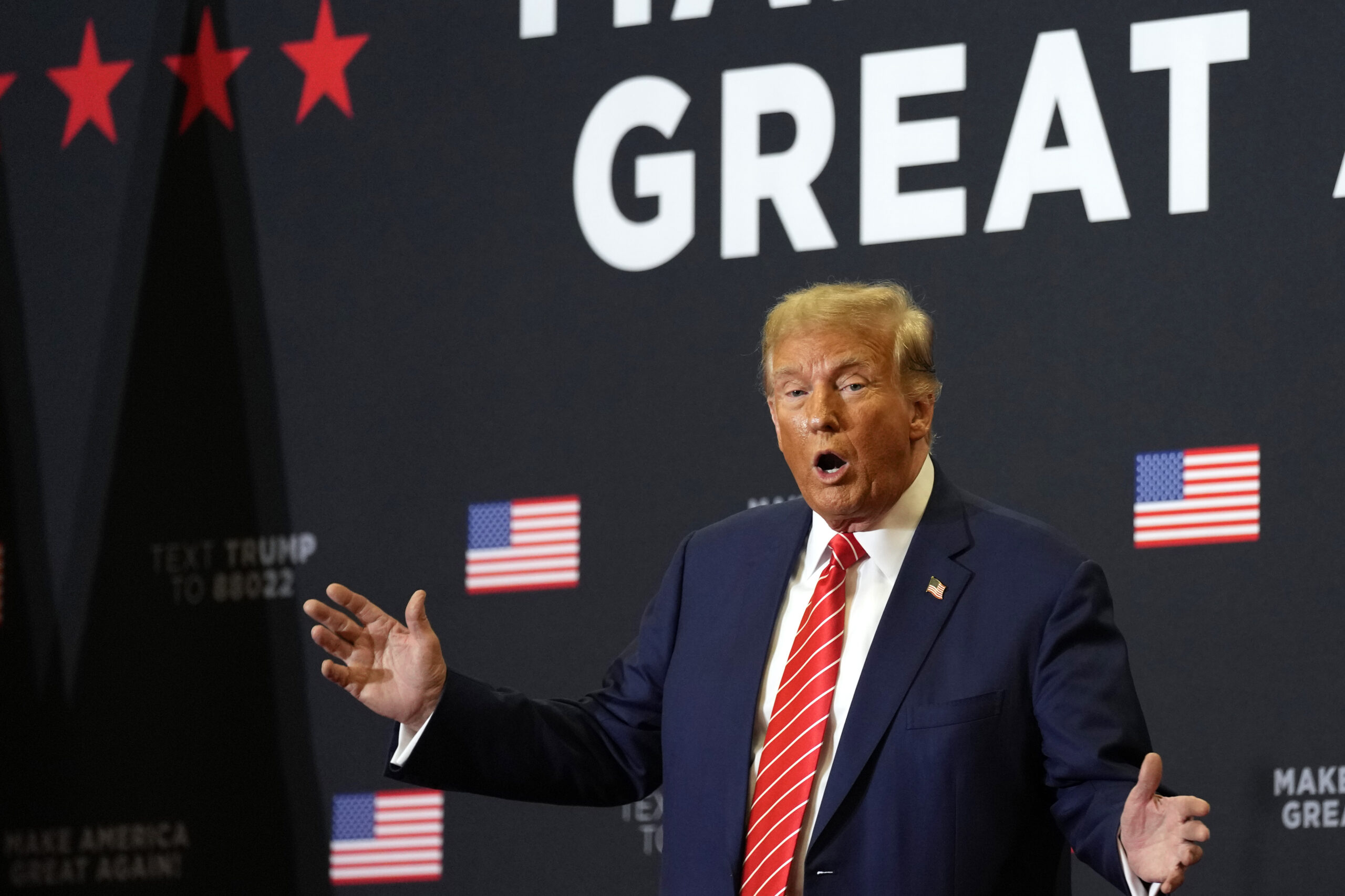 Independents split on whether Trump should remain on ballot: Poll