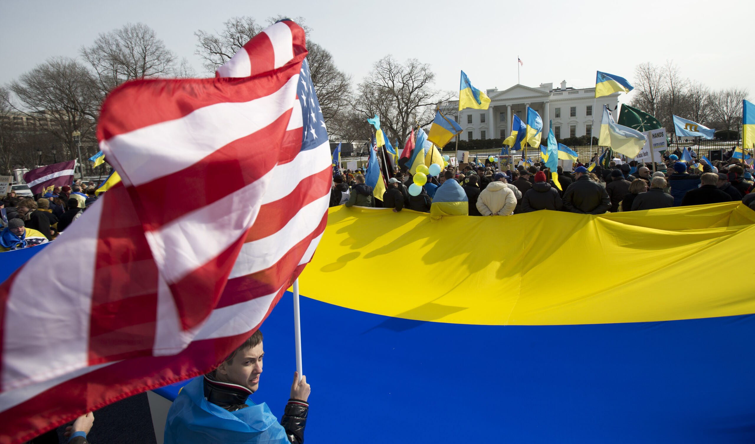 Obama speaks to Vladimir Putin, urges diplomatic solution to Ukraine crisis