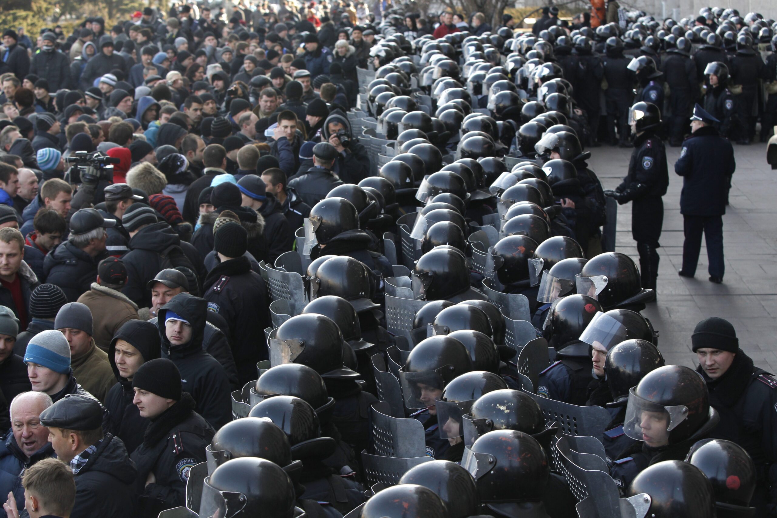 Putin defends separatist drive in Crimea as legal