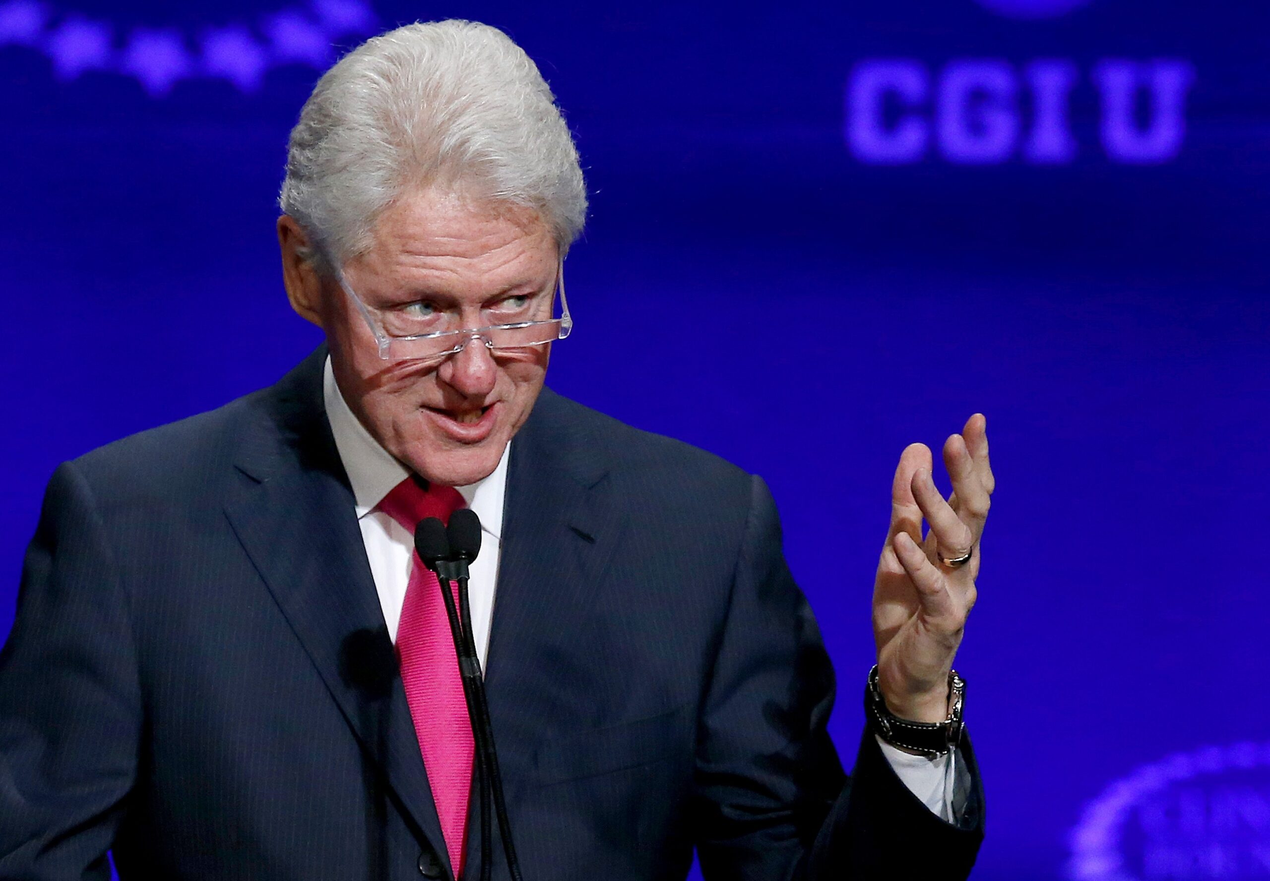 Clinton says nation needs gradual debt reduction