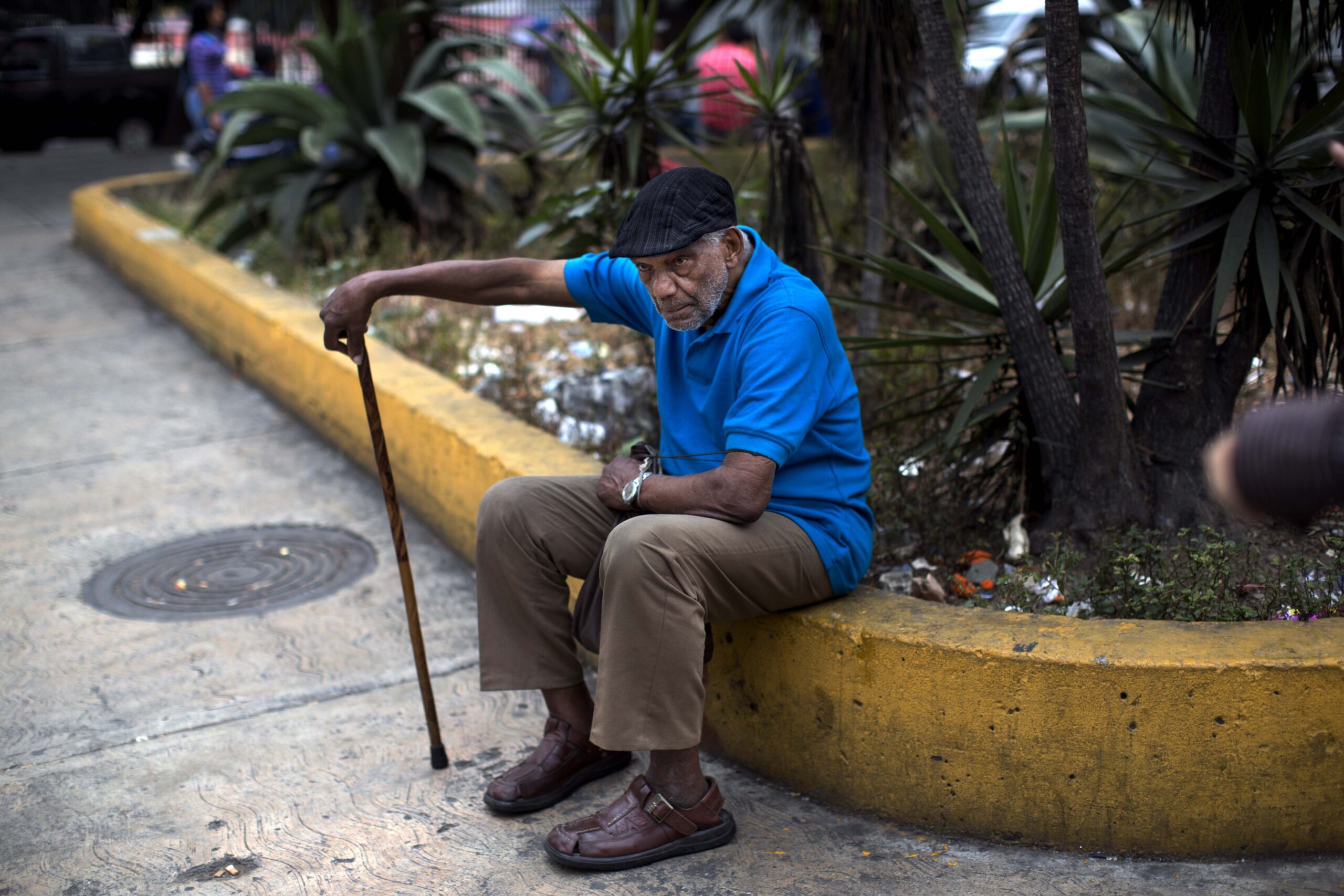 Venezuelan student protesters seek to woo poor
