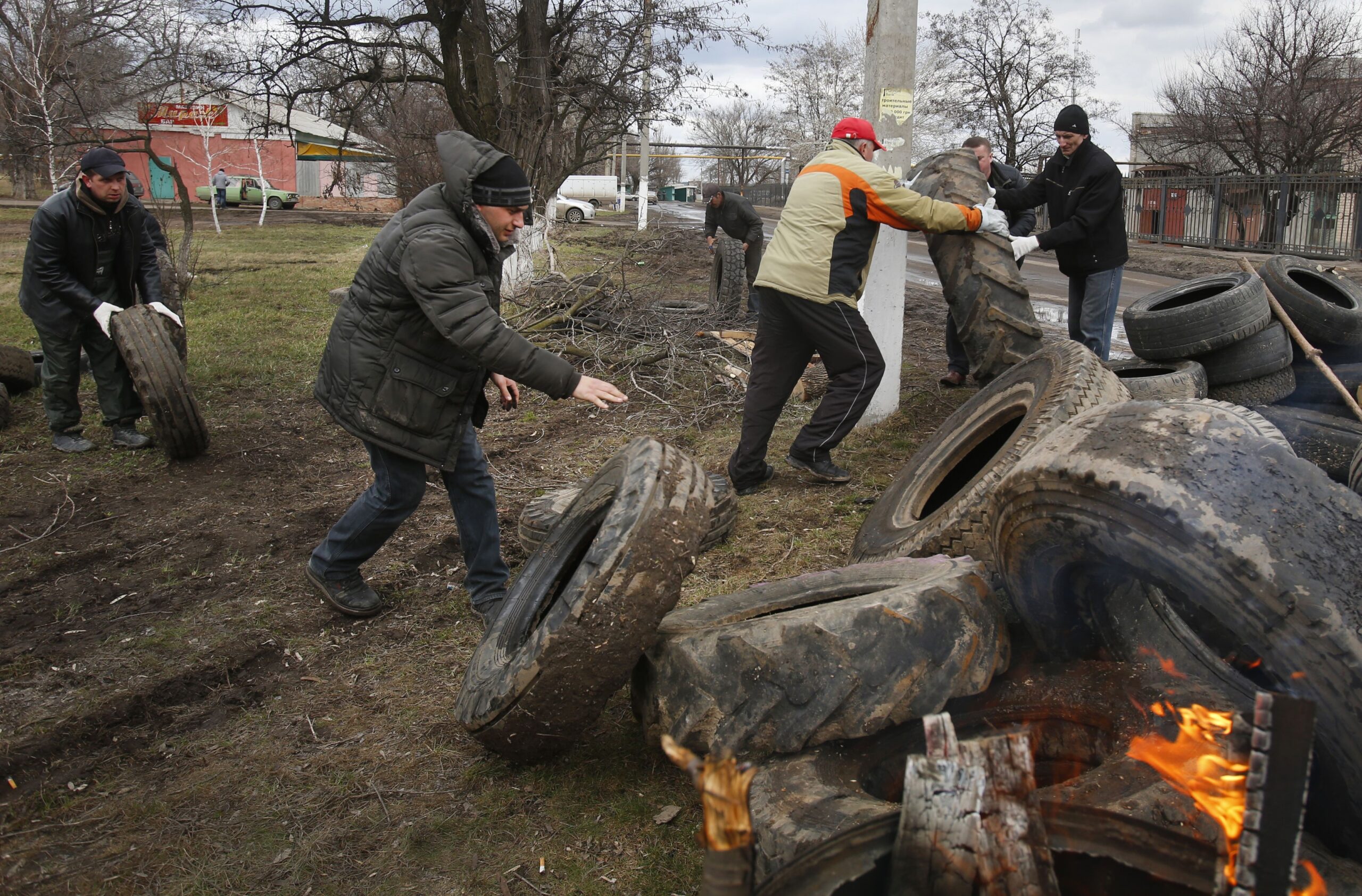 Echoes of Crimea keep Ukraine’s east rumbling