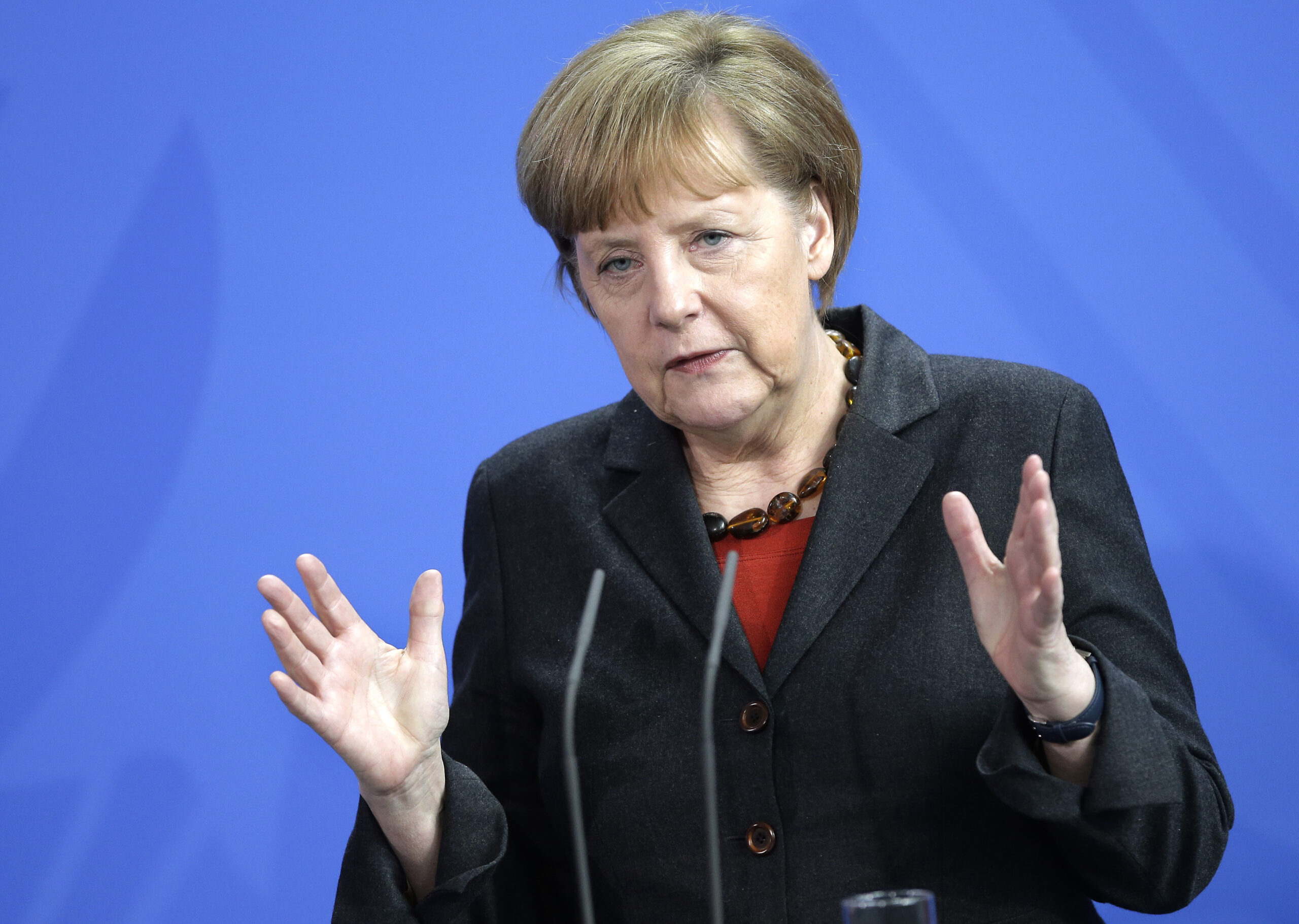 Obama speaks to Angela Merkel about Crimean crisis