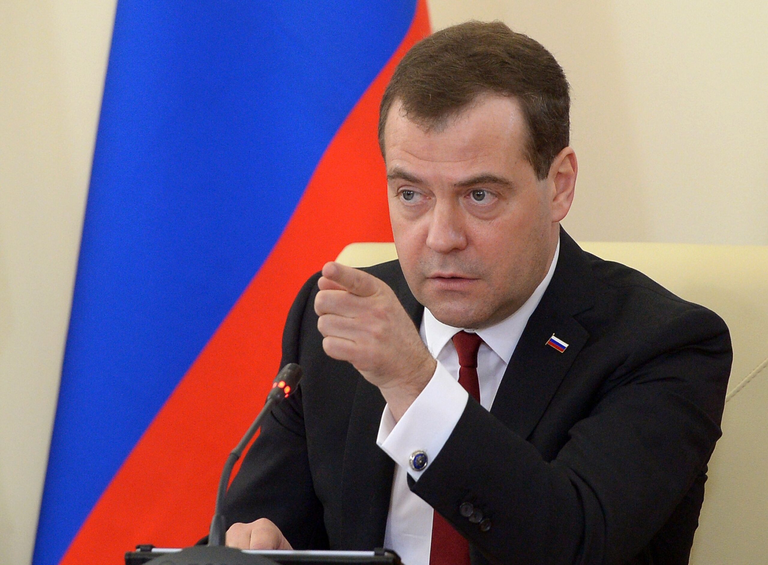 Russia pulls back a battalion from Ukraine border