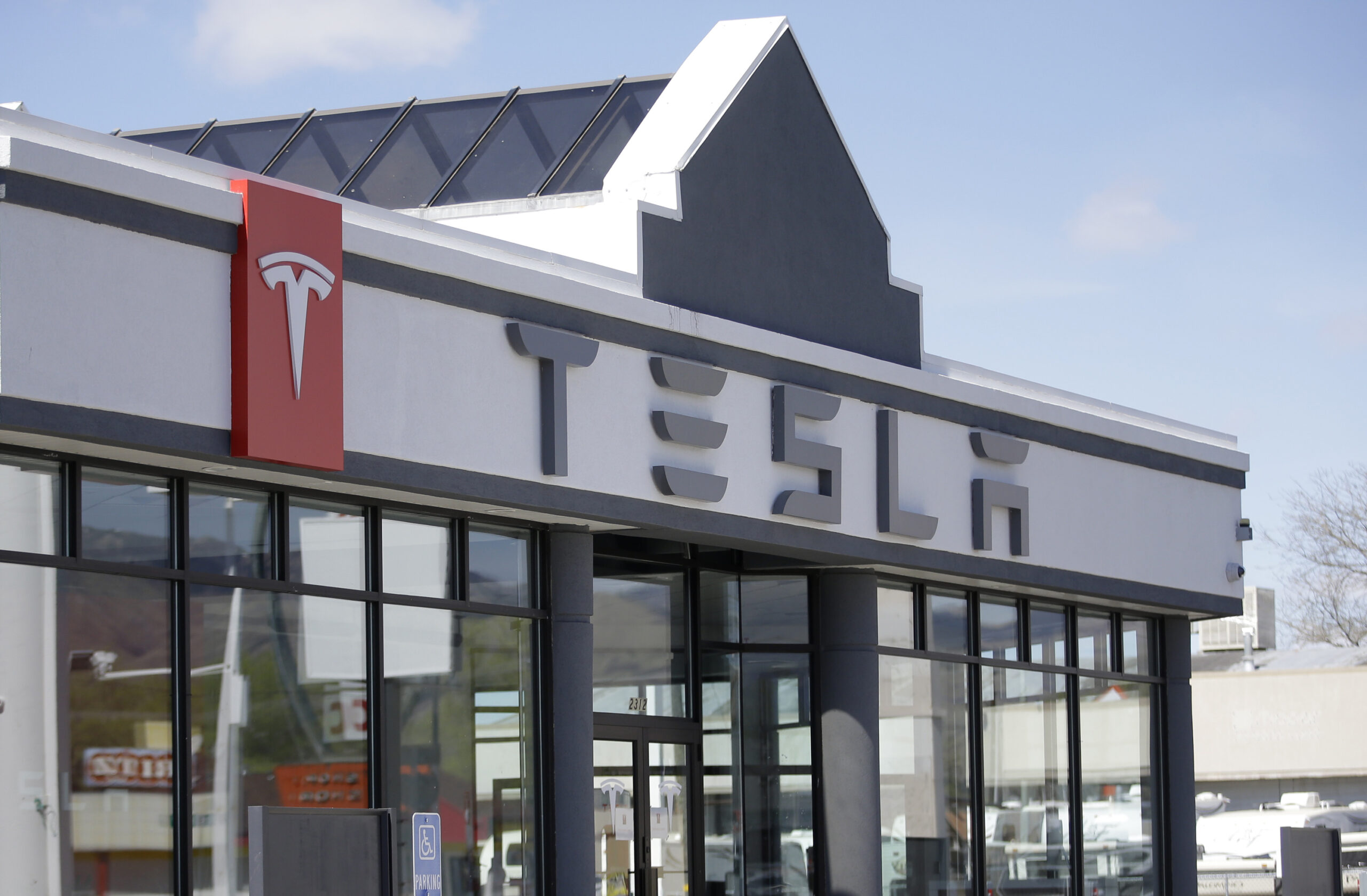 Groups warn that FTC move against car dealerships will raise prices