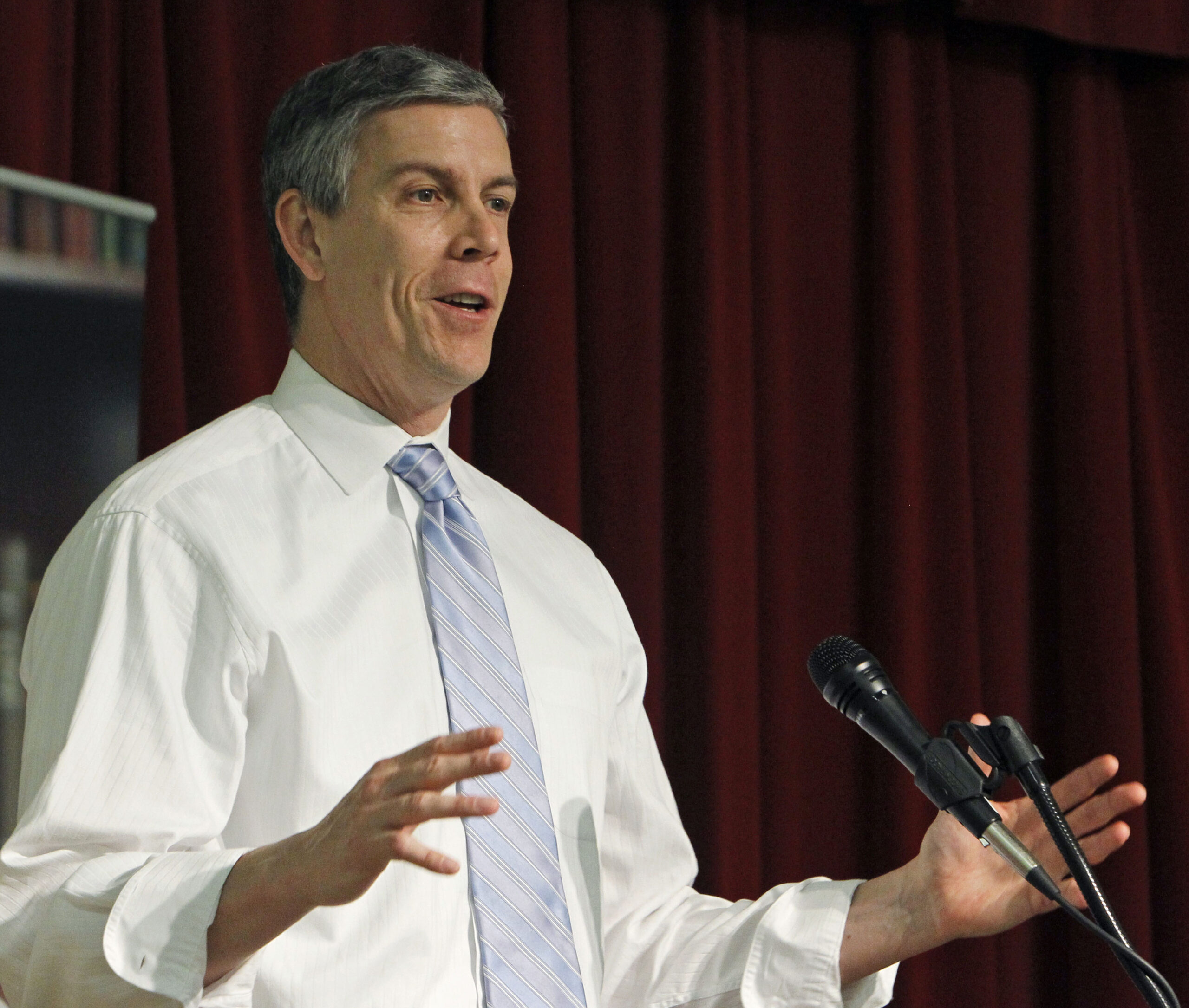 Secretary of Education slams quarreling Congress