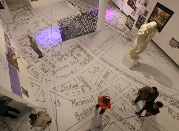 Exhibition by Jewish museum shows pre-WWII life