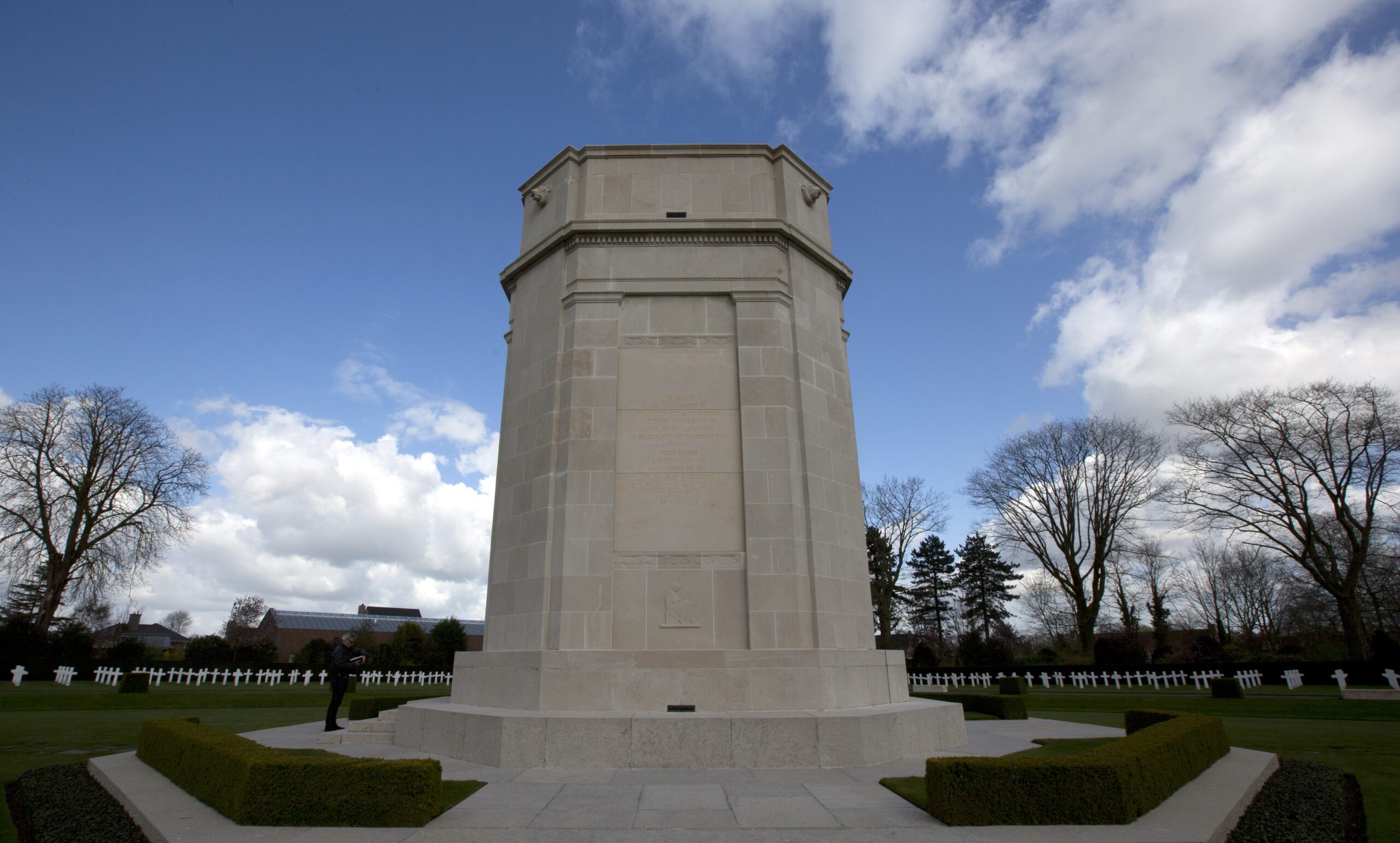 Obama honors American WWI dead at Flanders Field