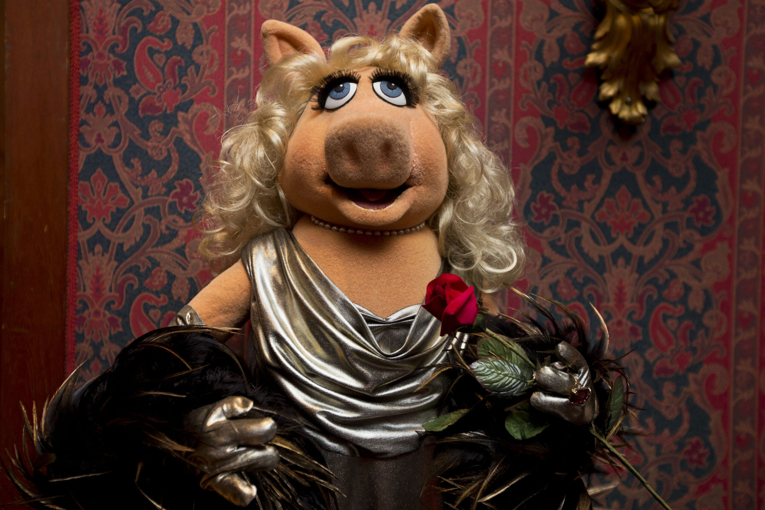 Miss Piggy joins Kermit the Frog in Smithsonian collection