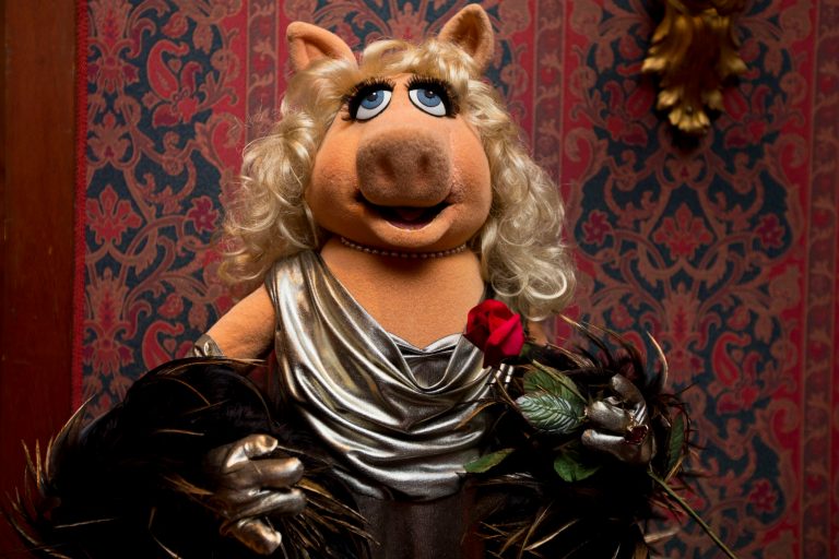 Miss Piggy joins Kermit the Frog in Smithsonian collection