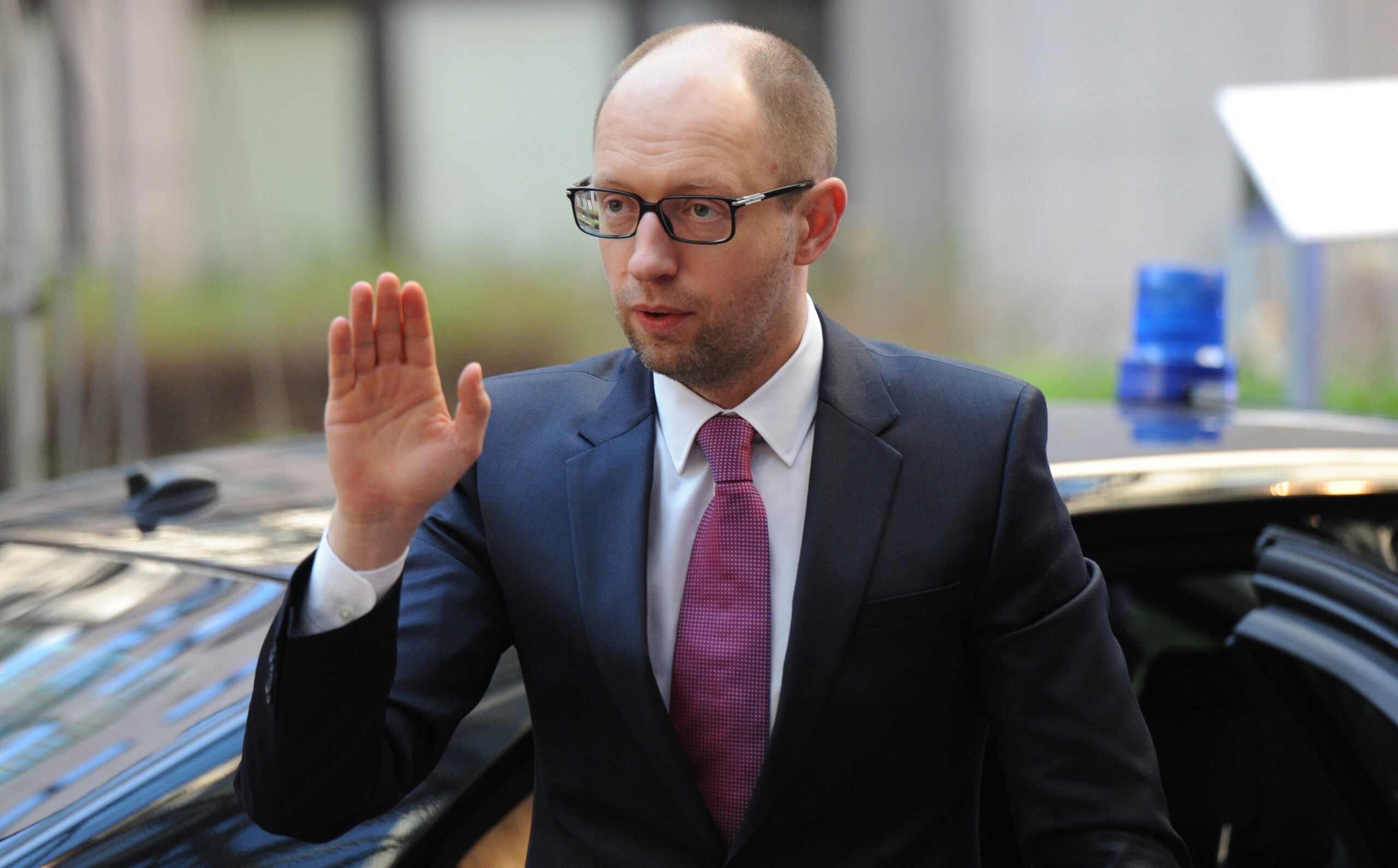 EU slaps initial sanctions on Russia