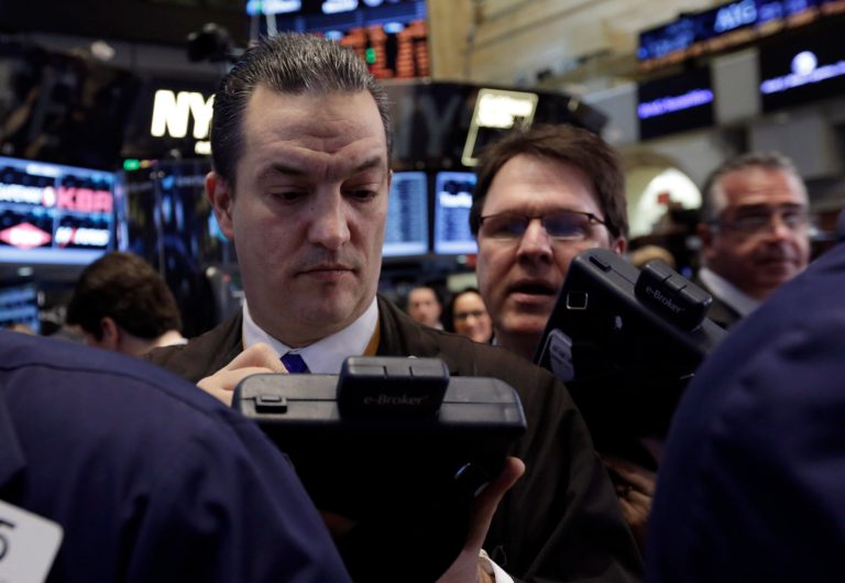 US stocks head lower for a third day straight