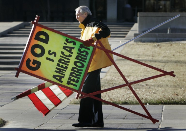 Anti-gay pastor Fred Phelps Sr. dies at 84