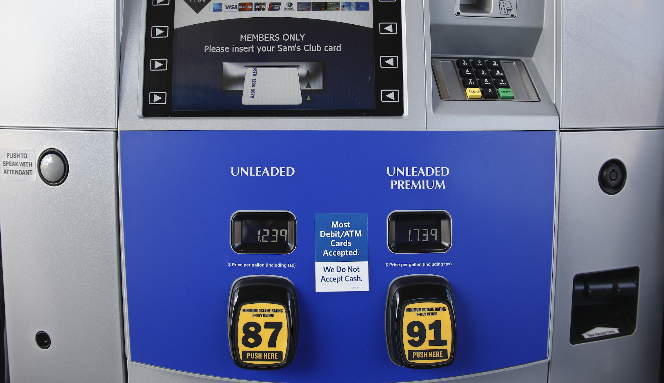 Gas prices fall heading into the weekend