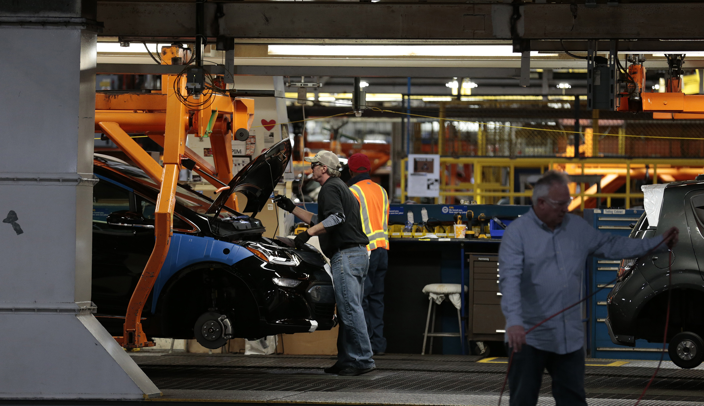 Economic growth revised down to 2.2 percent pace for the fourth quarter