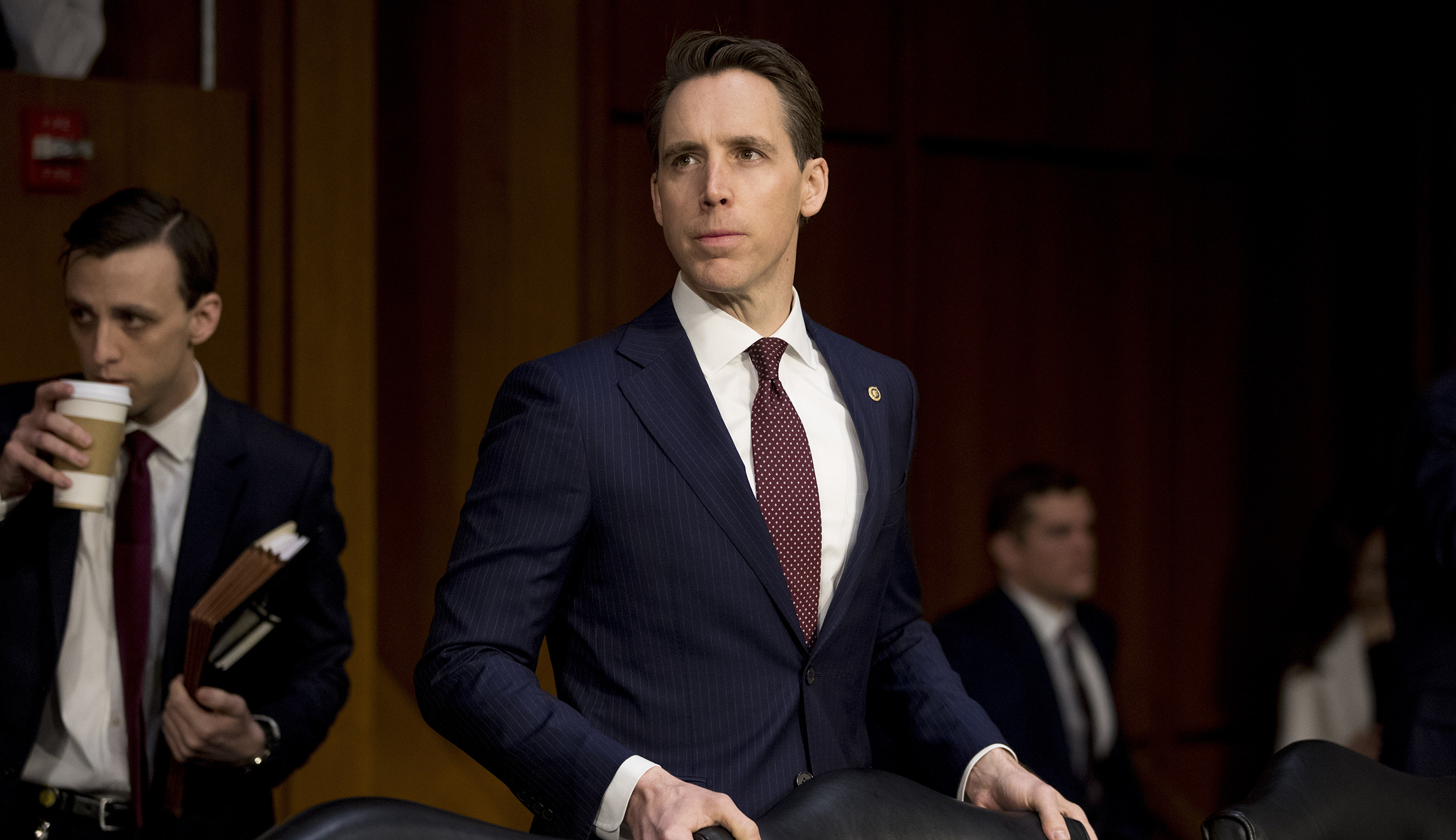 Trump blasts Hawley over congressional stock trading ban: ‘Second-tier Senator’
