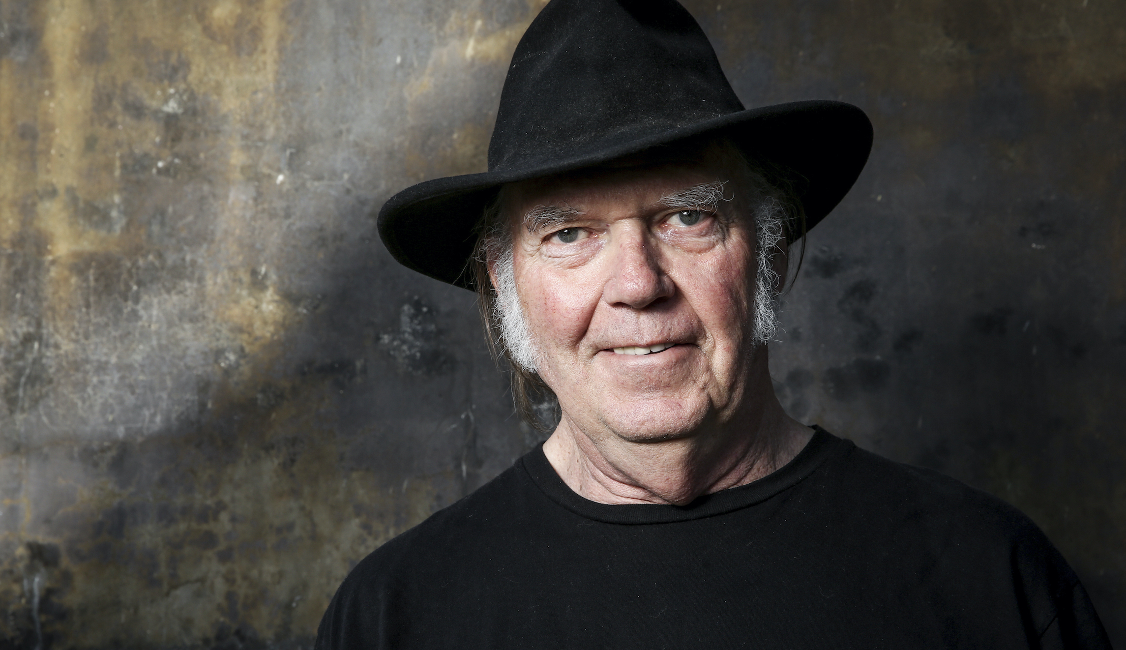 Neil Young drops lawsuit over Trump rally music
