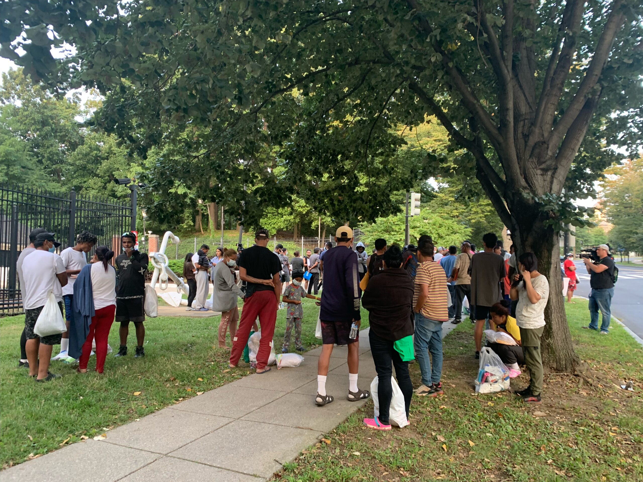 Florida lawmakers expand DeSantis program flying immigrants to blue states