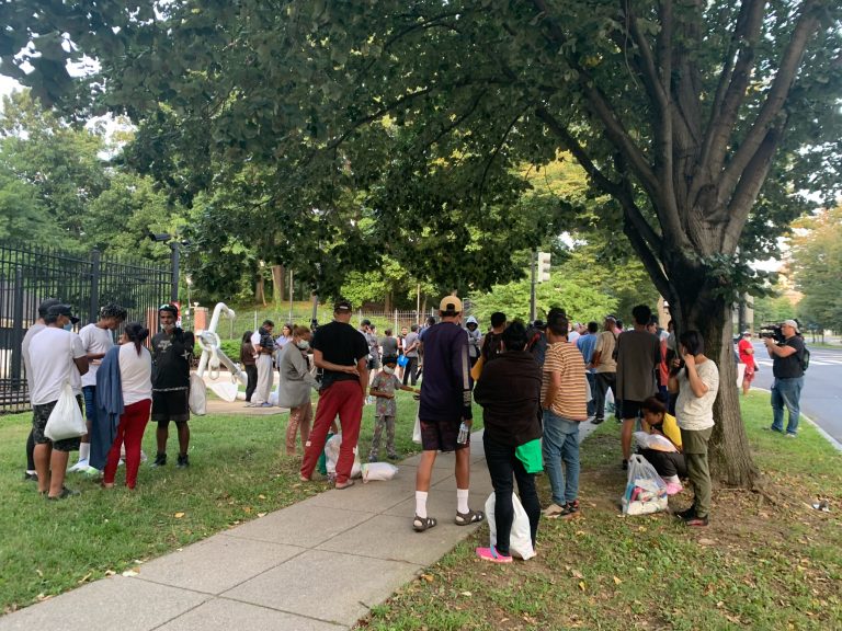 Florida lawmakers expand DeSantis program flying immigrants to blue states