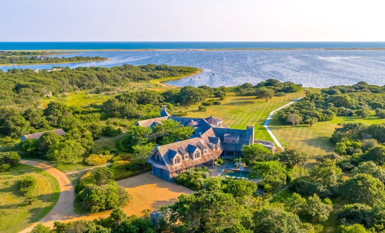 The new Kennedys? Obamas buying $14.85M Martha's Vineyard estate from Boston Celtics owner
