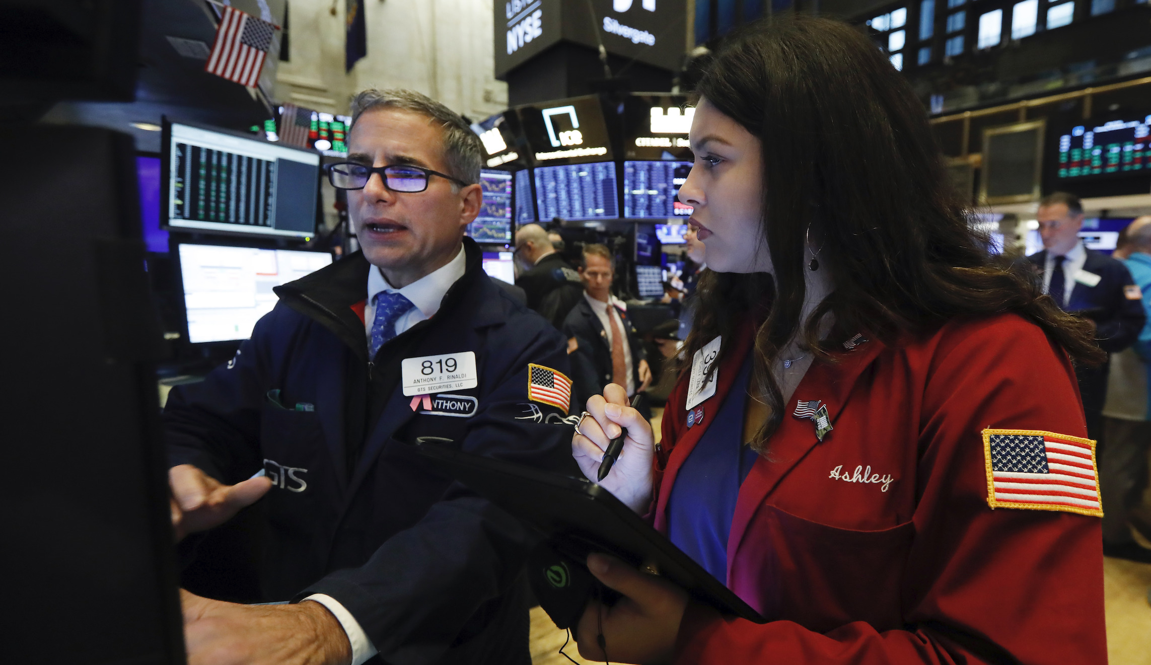 Stocks lock in weekly gains amid trade optimism
