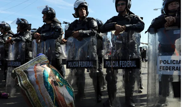 Mexico deploys militarized police to block 2,000 migrants from entering Texas