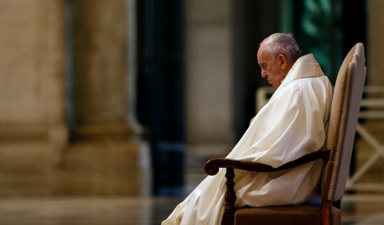 Pope Francis prays that journalists help people ‘endure’ lockdowns