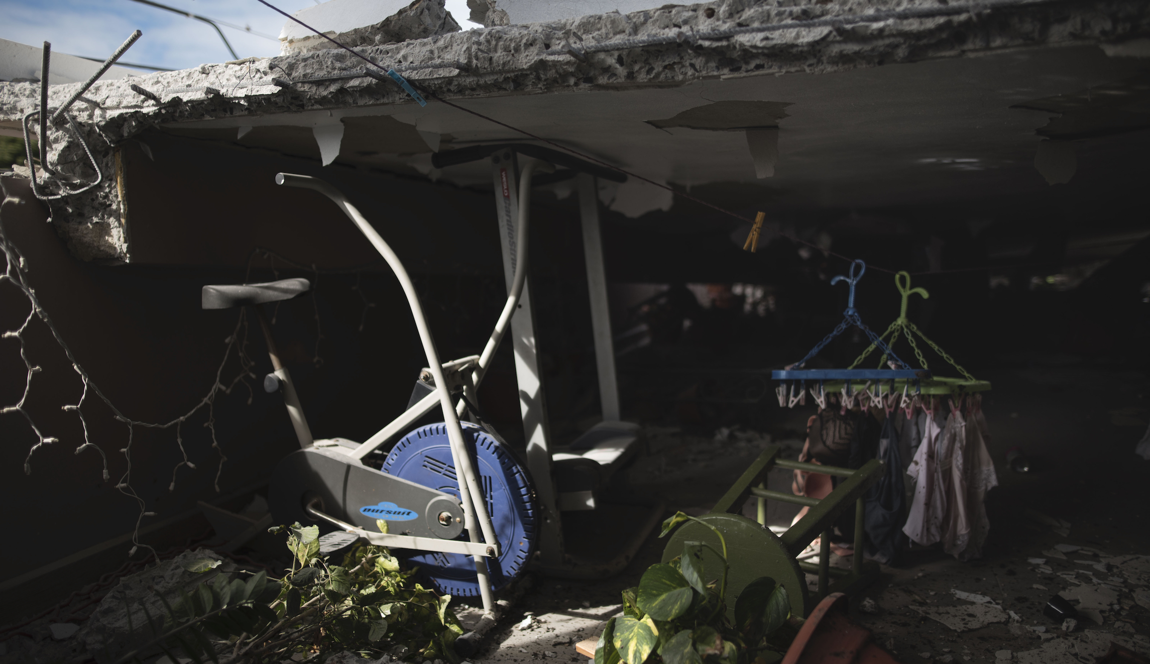 Puerto Rico earthquake kills at least one and knocks out power island-wide