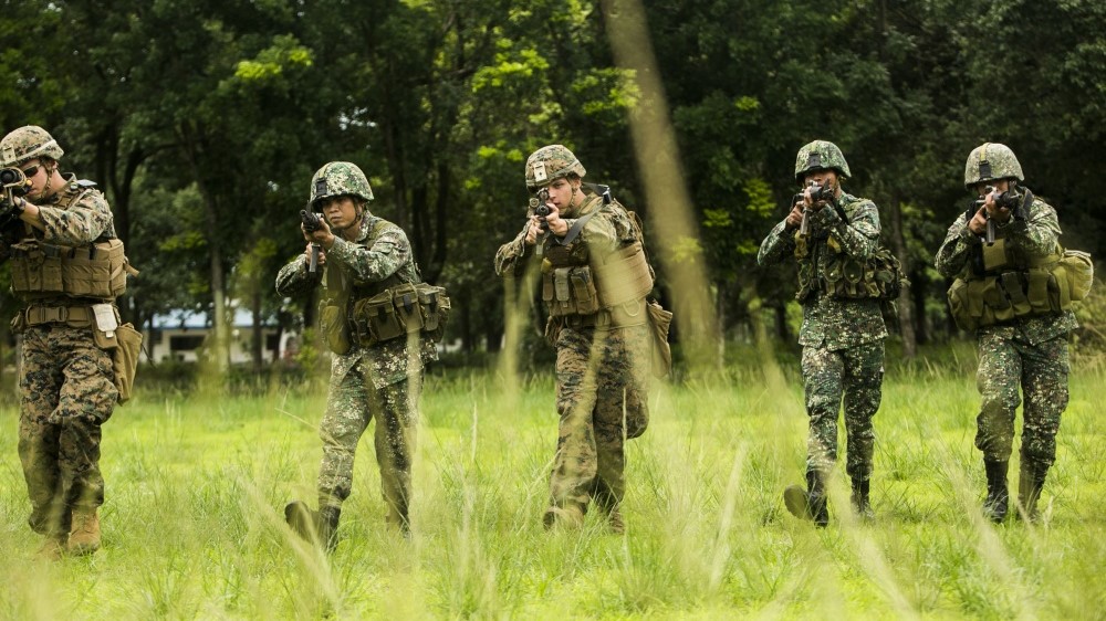 US strategic position eroding as Philippines cozies up to China