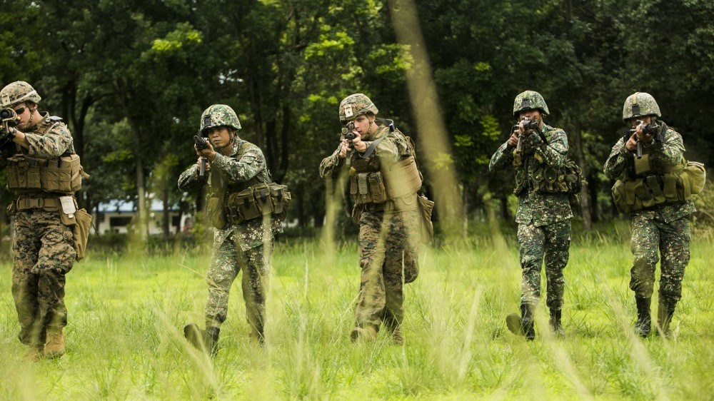US strategic position eroding as Philippines cozies up to China
